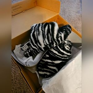 Ugg zebra yeah fluff slide